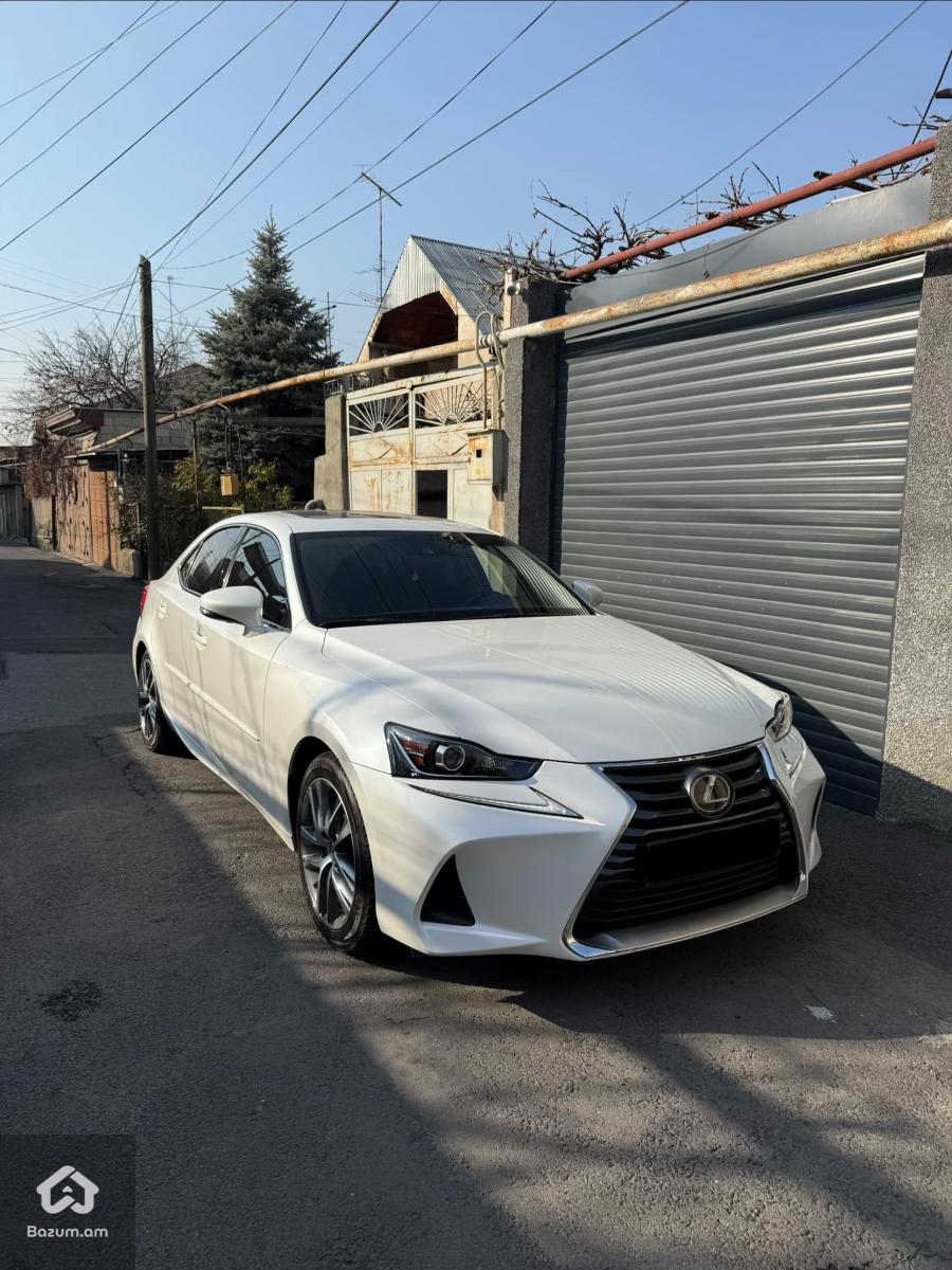 LEXUS IS300 - image 1