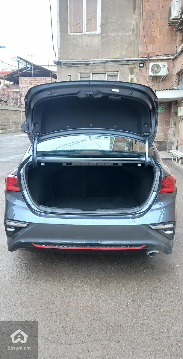 Kia Forte GT Line - image 9