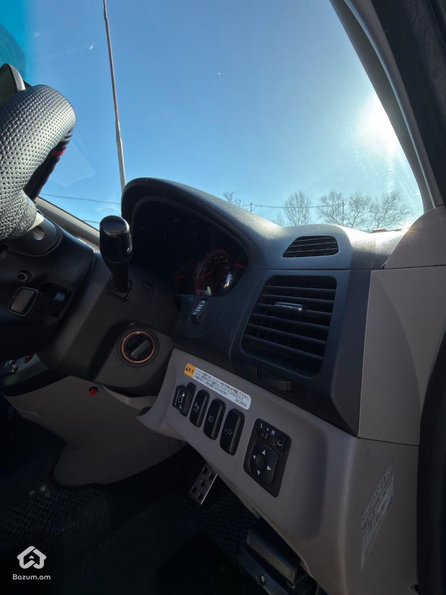 Mitsubishi Grandis Sport Gear - image 2