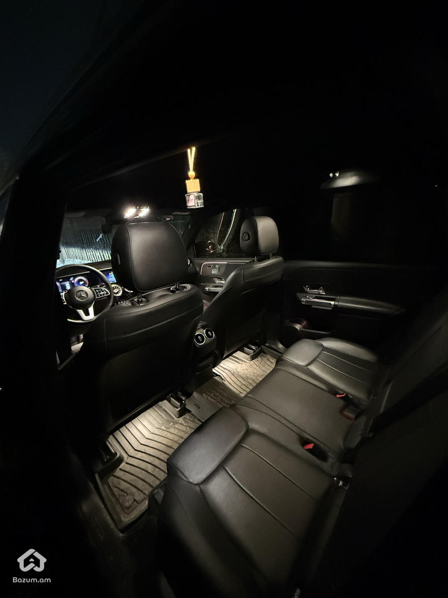 Mercedes Benz GLB250 - image 13