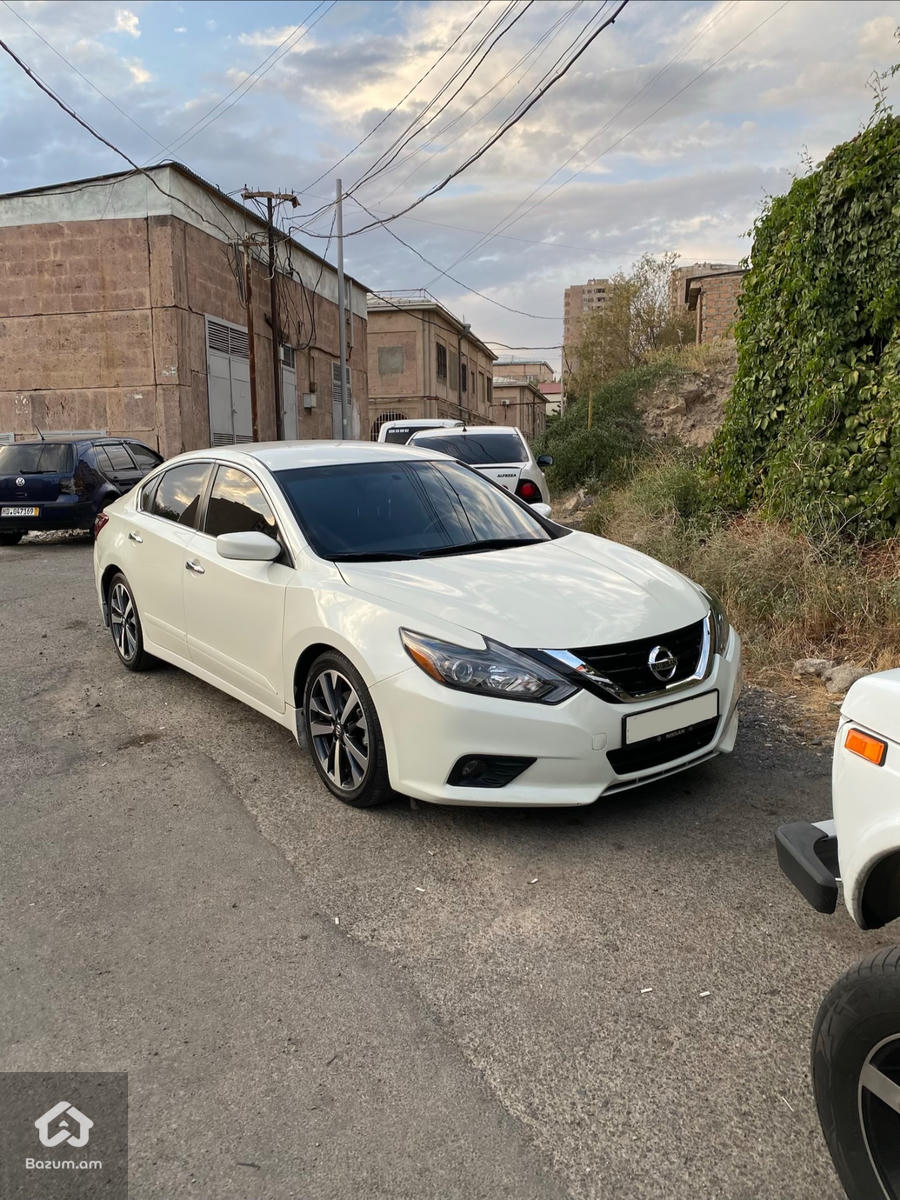 Nissan Altima SR - image 4