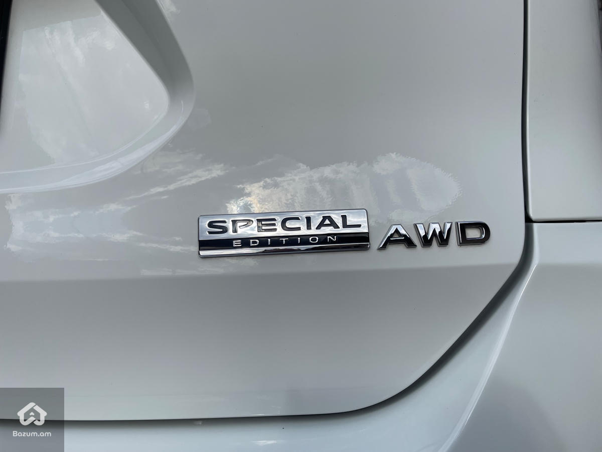 Nissan Rogue Special Edition - image 10