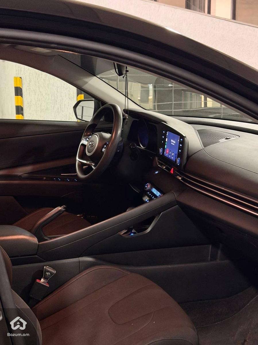 Hyundai Elantra SEL - image 9