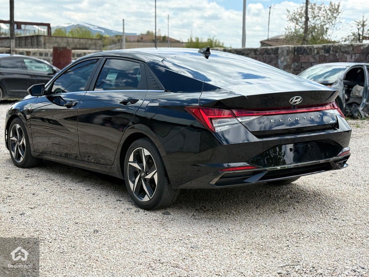 Hyundai Elantra Limited 2021 - image 8