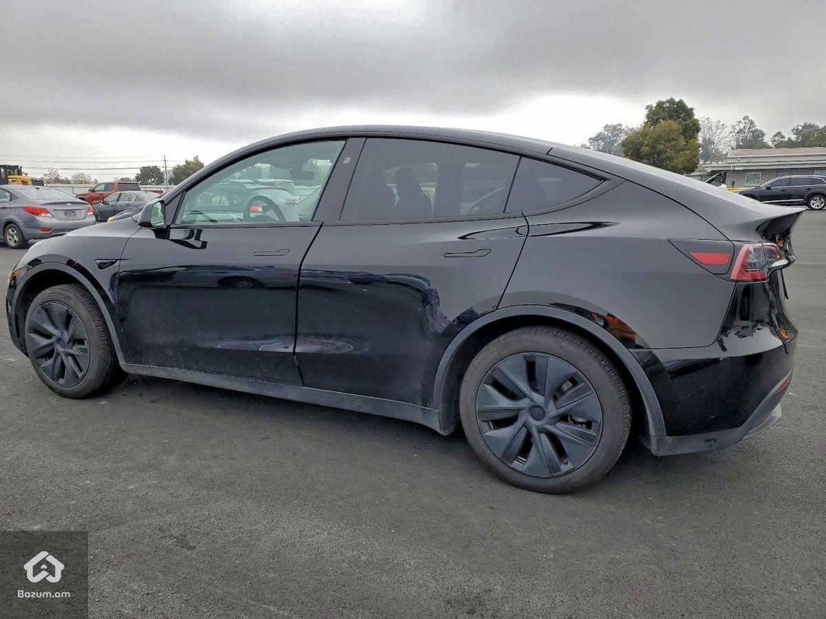 Tesla Model Y Long Range - image 2