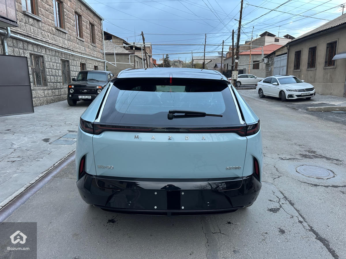 MAZDA EZ-60 - image 5