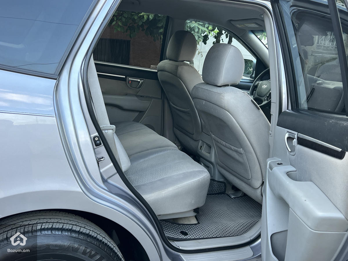 Hyundai SantaFe - image 9