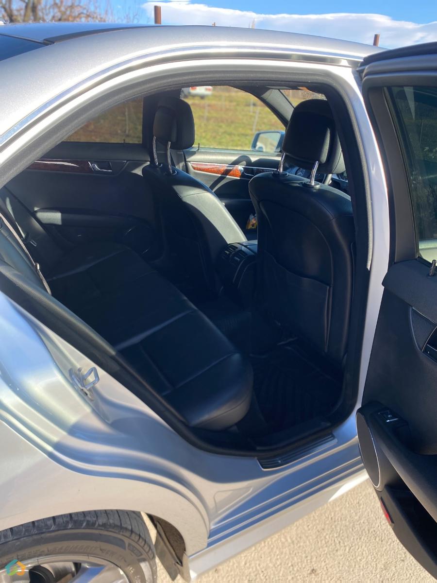 Mercedes Benz C300 - image 16