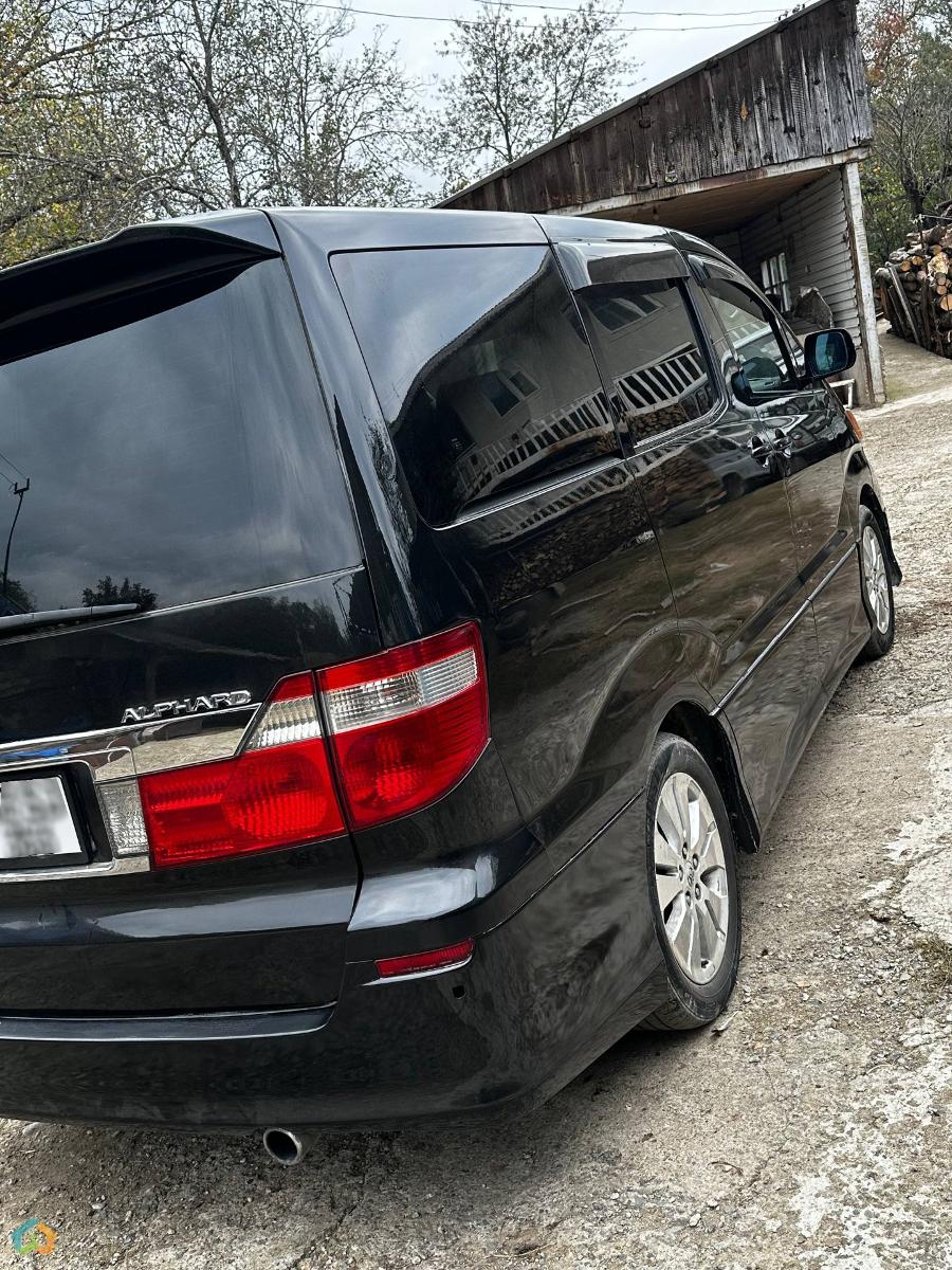 Toyota Alphard - image 8