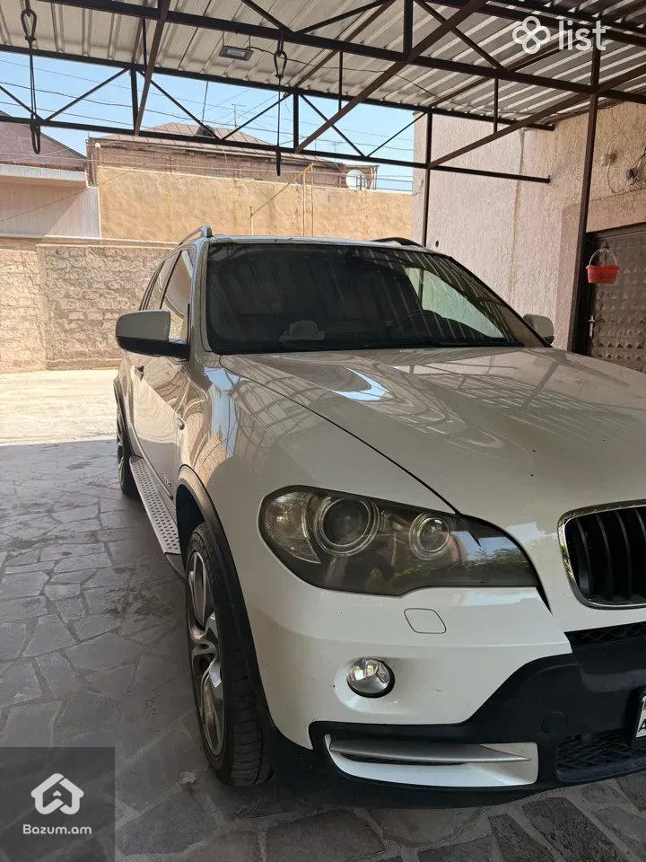BMW X5 2010 - image 2