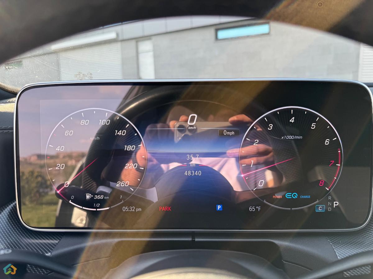 Mercedes-Benz c300 AMG Line - image 8