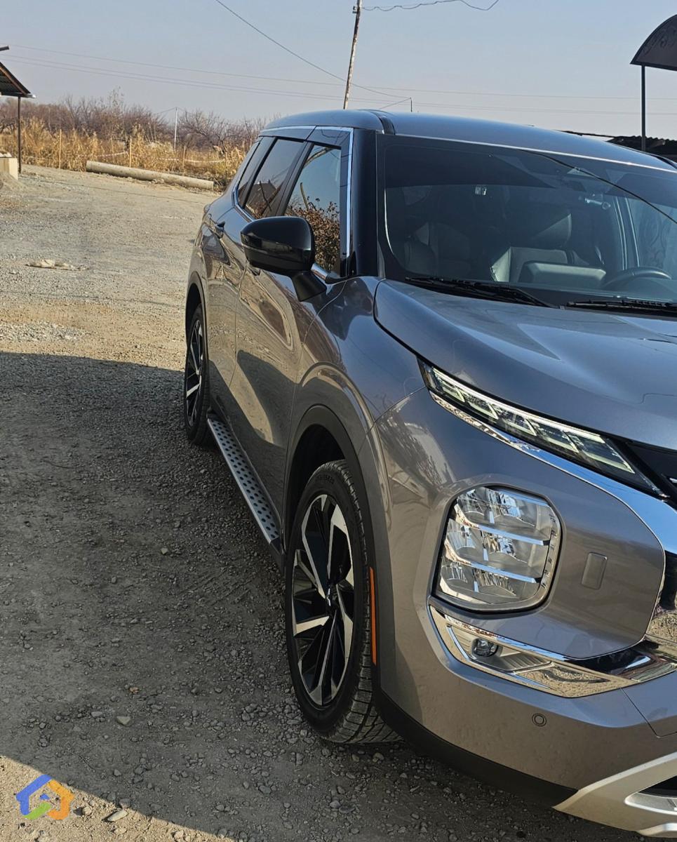 Mitsubishi Outlander SE - image 2