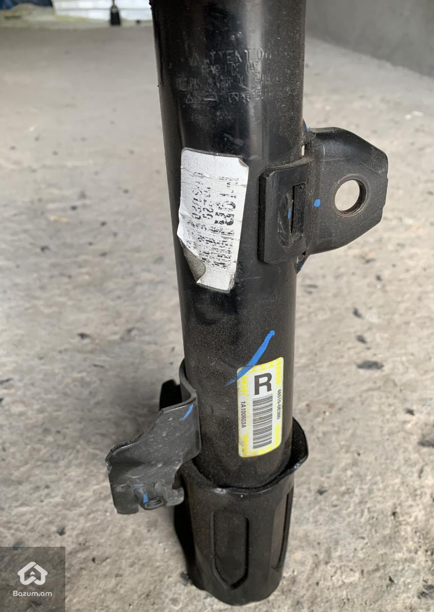 Lexus RX 350-ի առջևի աջ օրիգինալ ամորտիզատոր - image 2