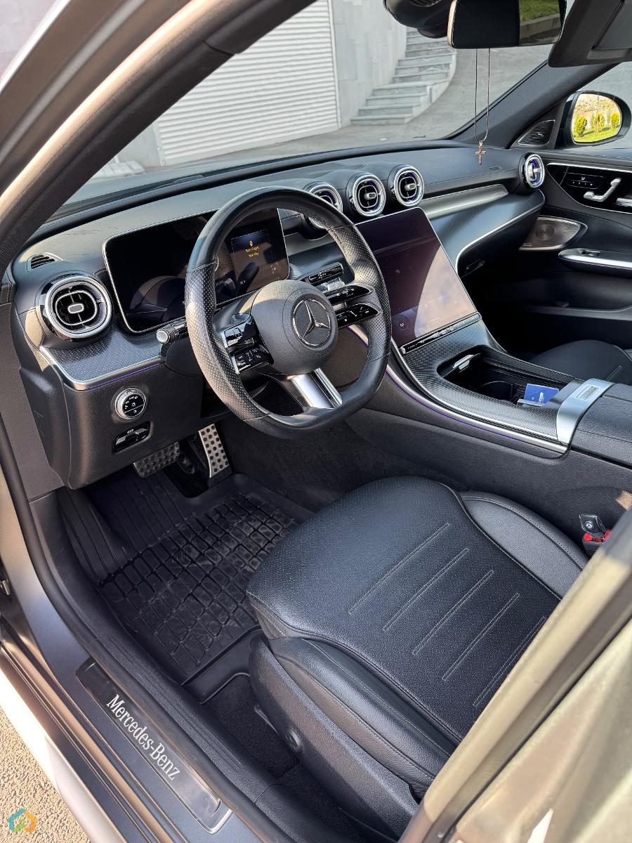 Mercedes-Benz c300 AMG Line - image 6