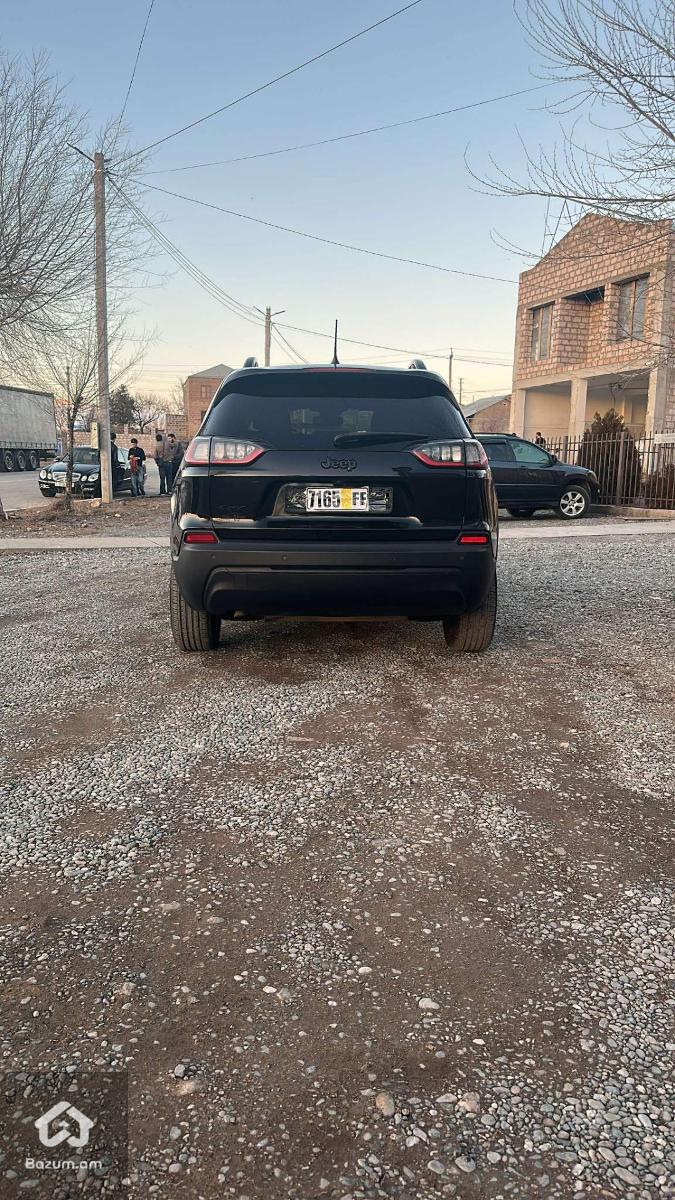 Jeep Cherokee Altitude Edition - image 11