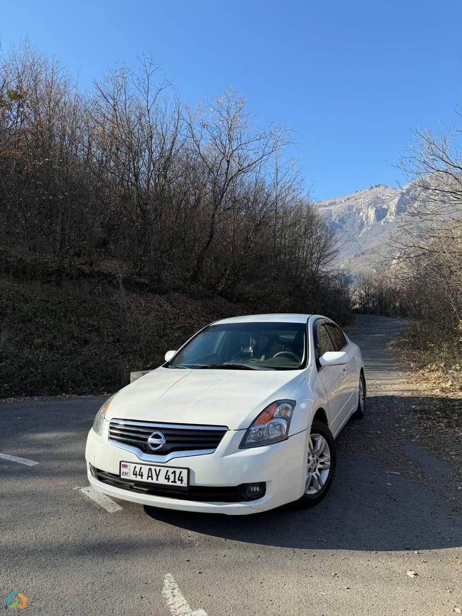 Nissan Altima S - image 1