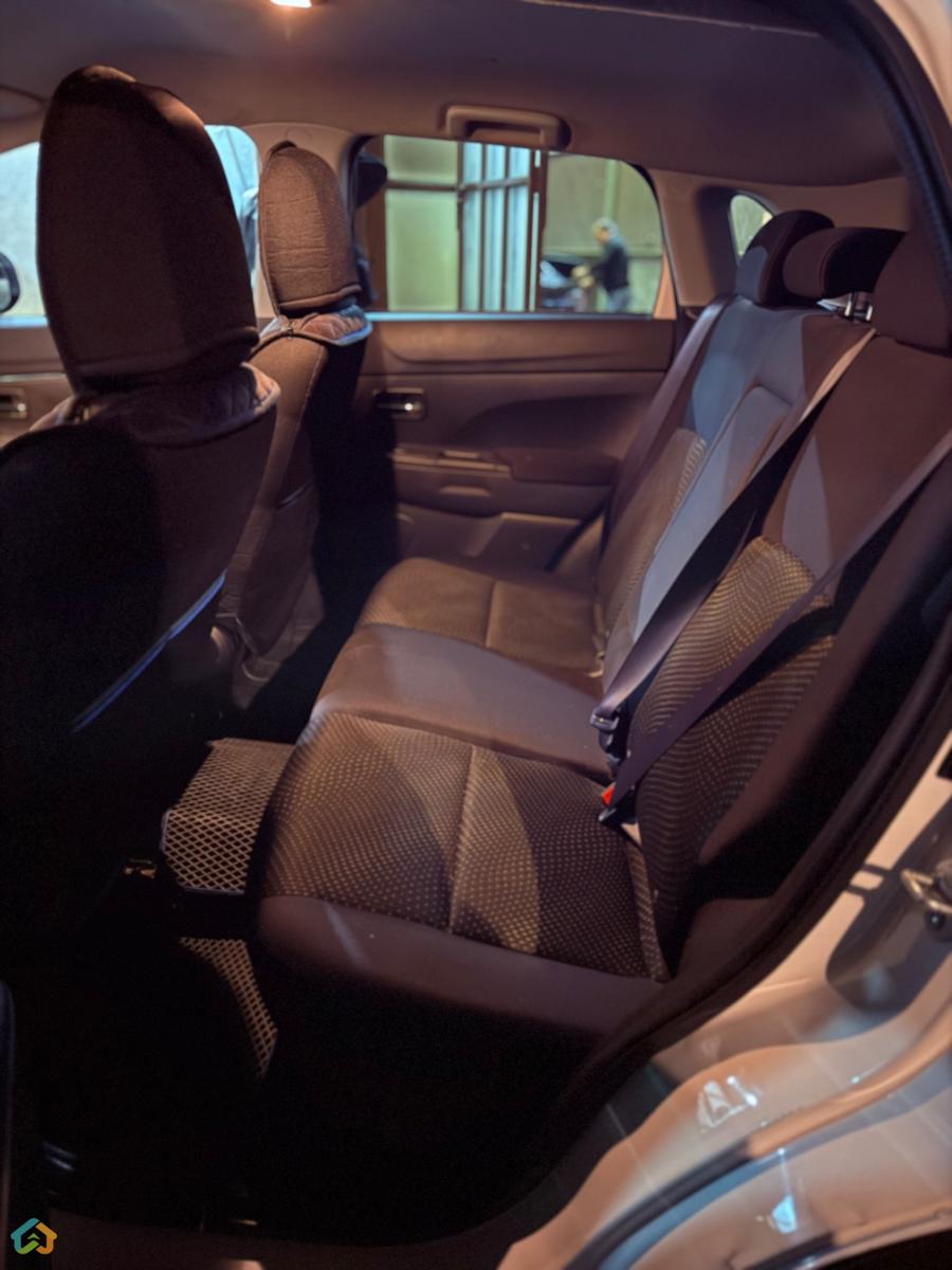 Mitsubishi Outlander Sport - image 8