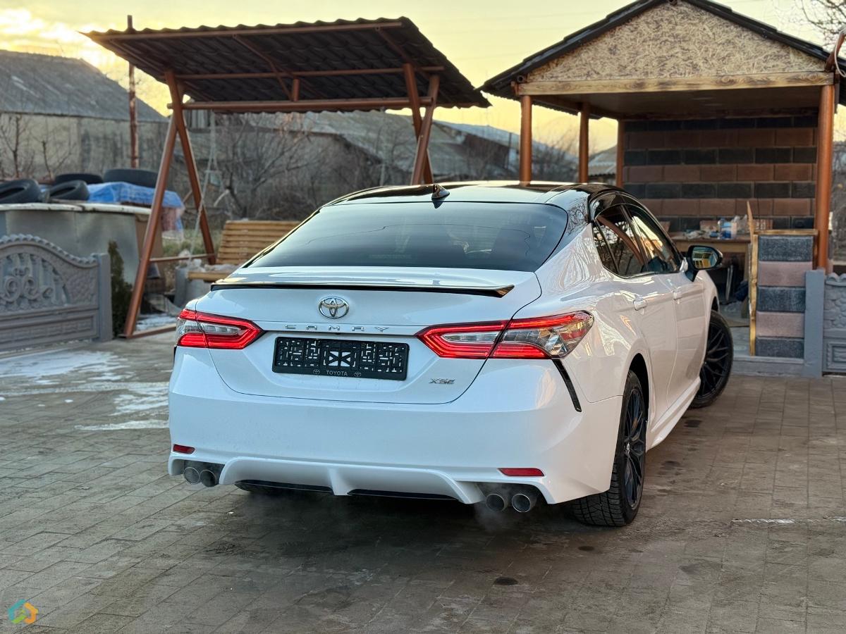 Toyota Camry V70 Xse - image 2