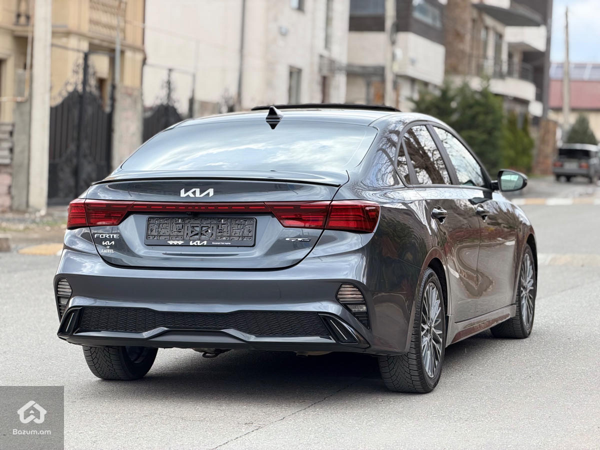 Kia Forte GT-Line Premium - image 6