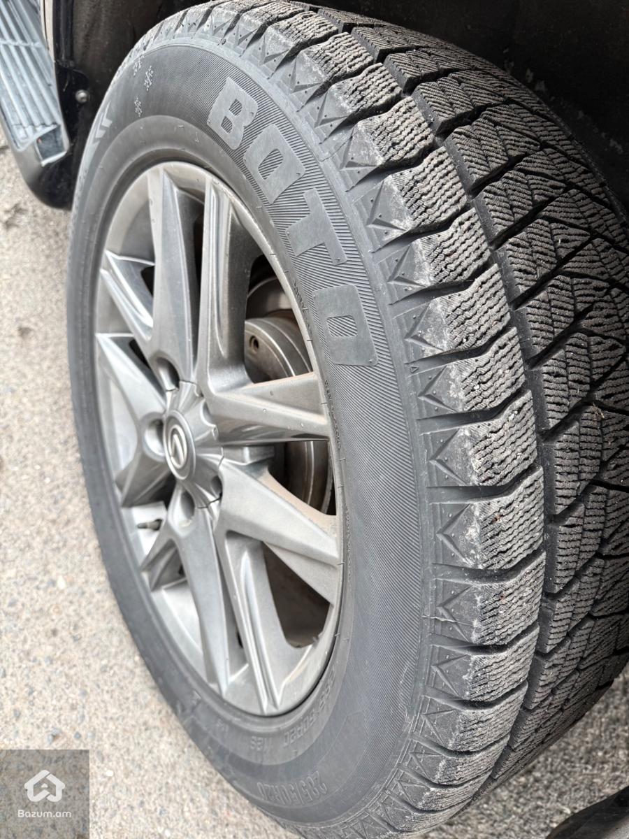 Lexus LX 570 - image 22