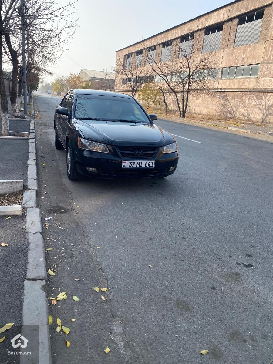 Hyundai Sonata - image 1