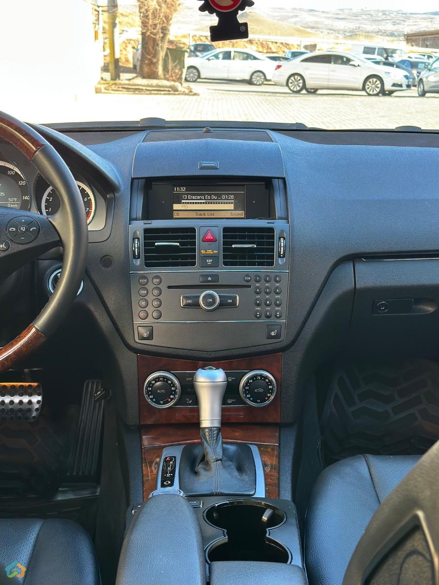 Mercedes benz c300 - image 19