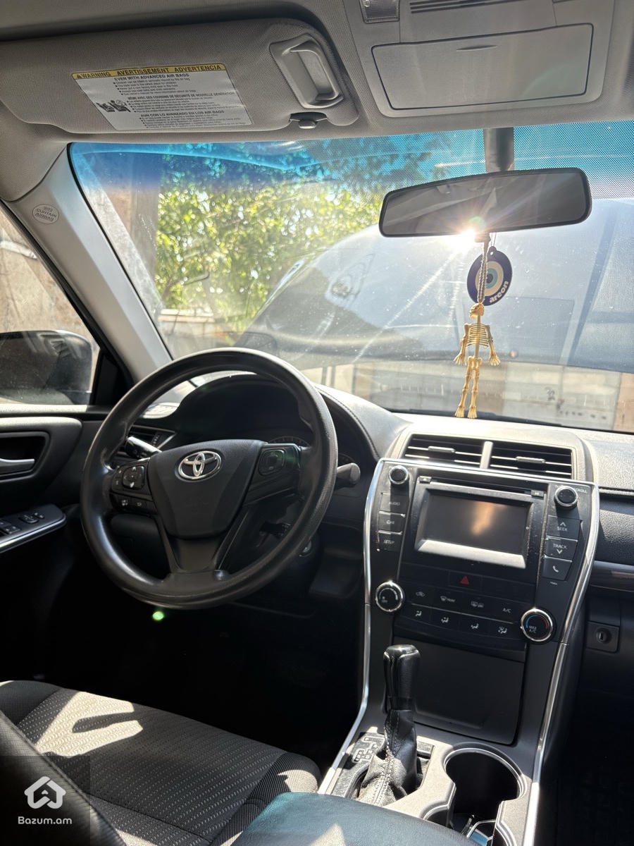 Toyota Camry - image 5