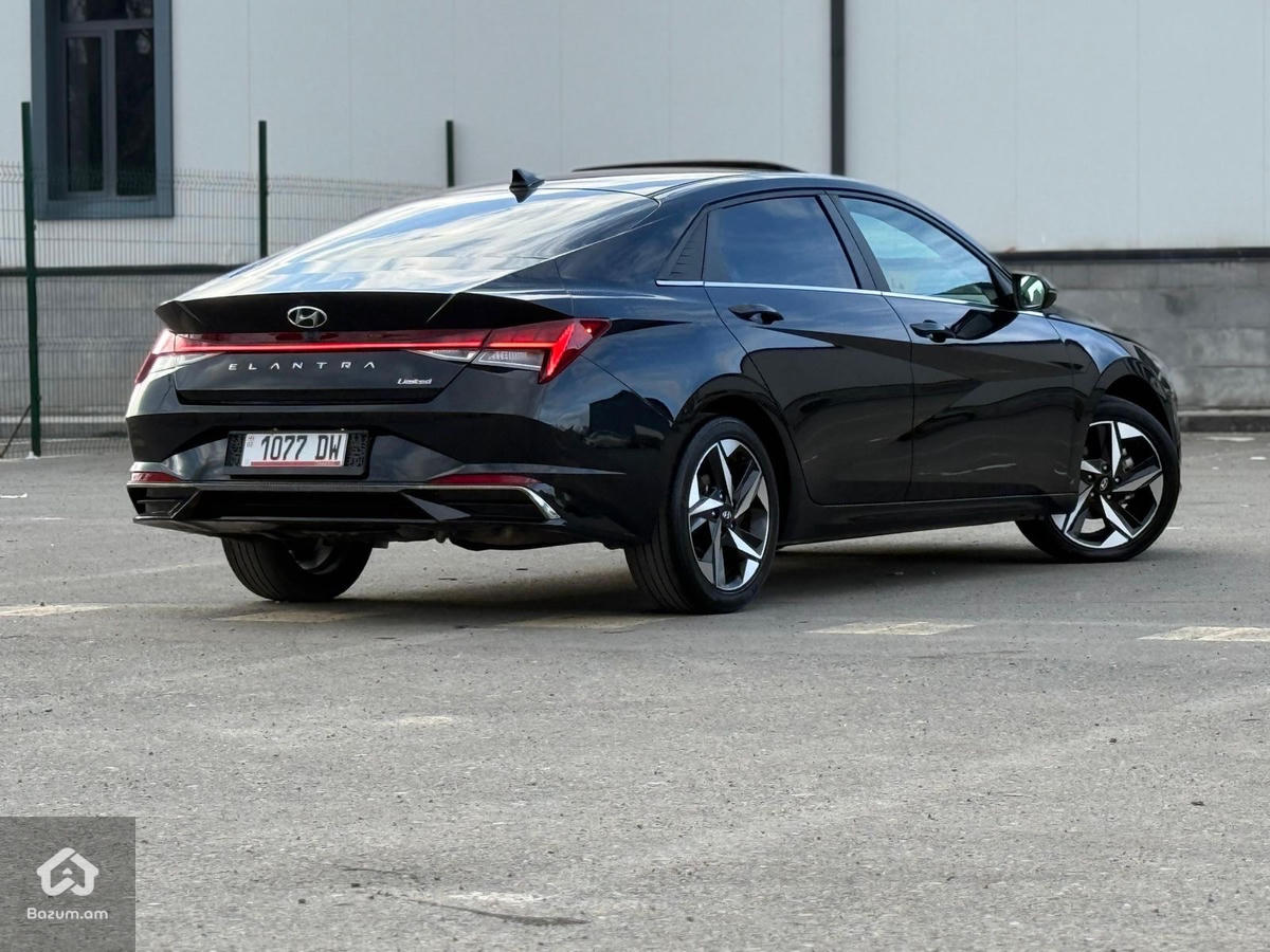 Hyundai Elantra - image 23