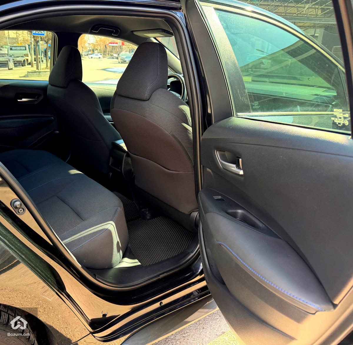 Toyota Corolla SE 2L - image 12