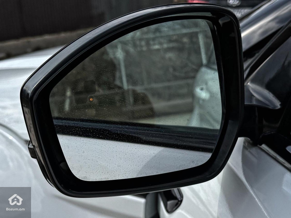 Land Rover Evacue  - image 5