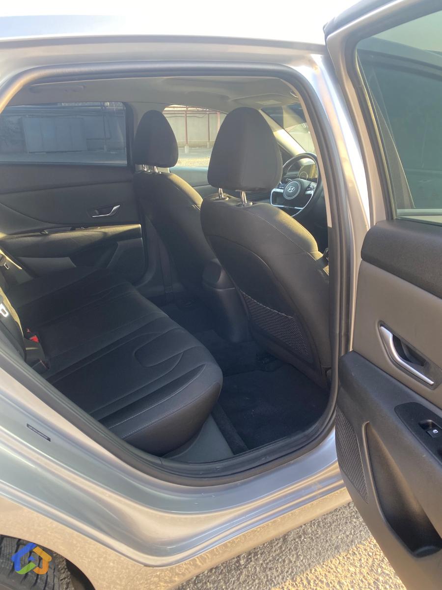 Hyundai Elantra Sel+ - image 8