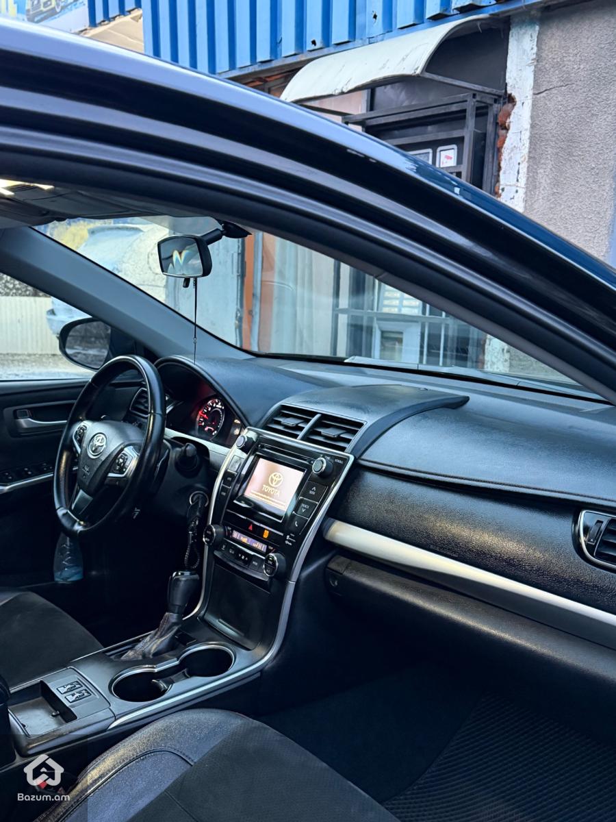 Toyota Camry  - image 8