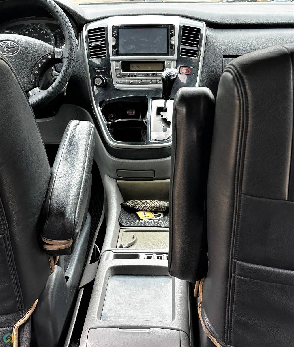 Toyota Alphard - image 14