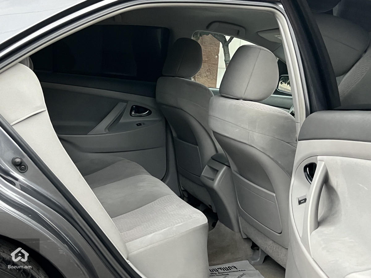 Toyota Camry 2011 - image 9