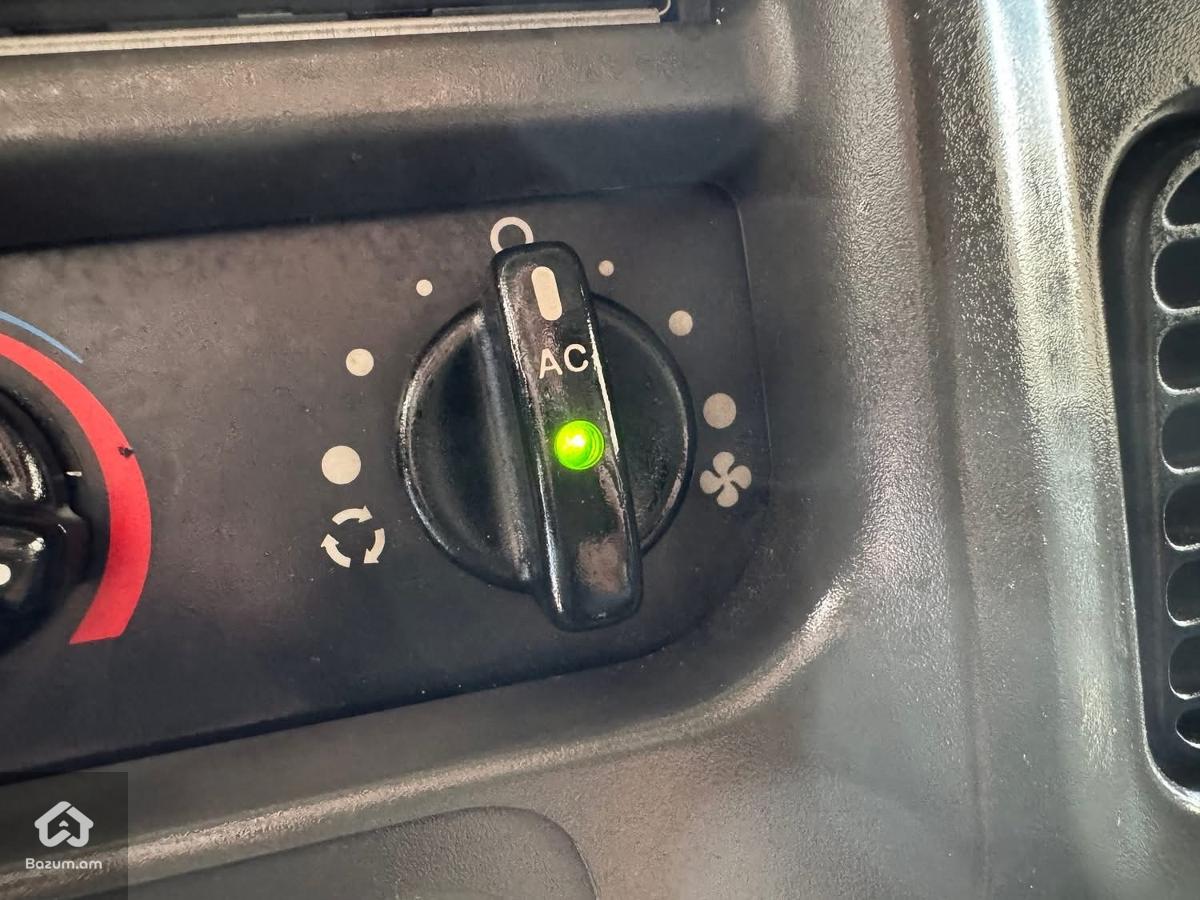 Ford transit - image 7