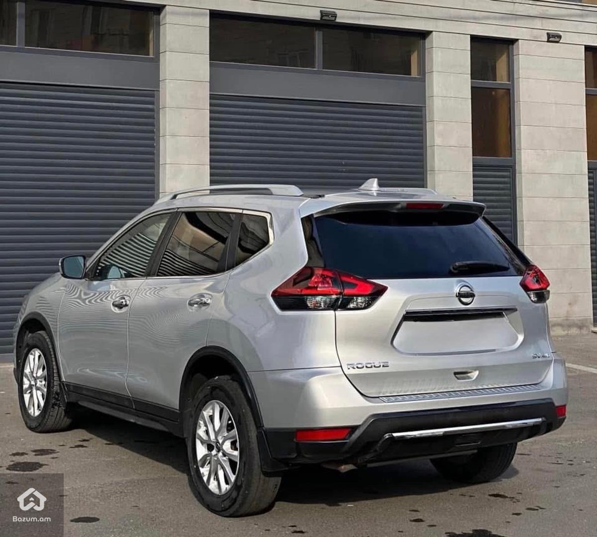 Nissan Rogue 4X4 SV - image 2