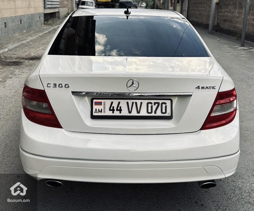 Mercedes-Benz W204 C300 - image 5