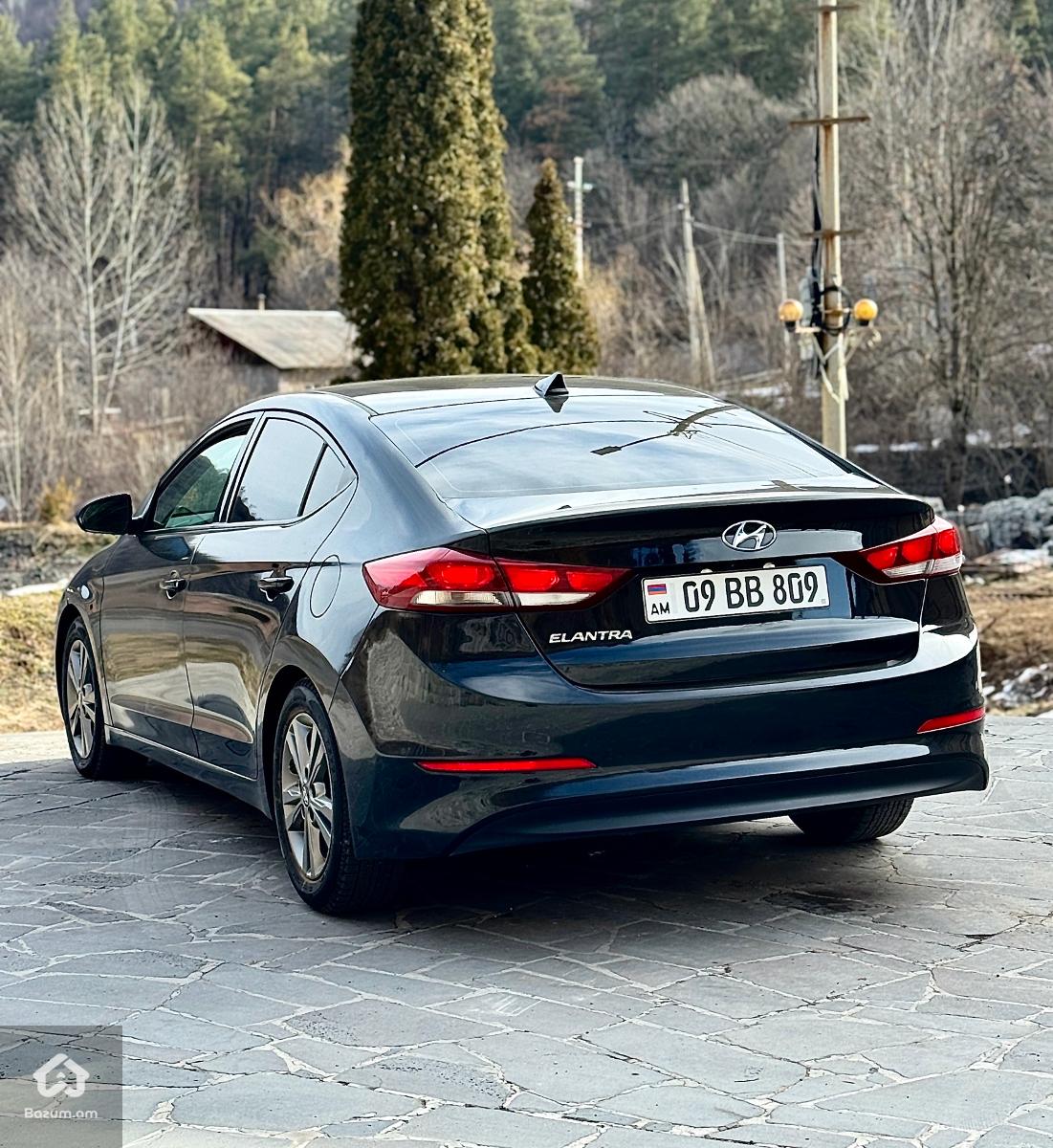 Hyundai Elantra - image 3