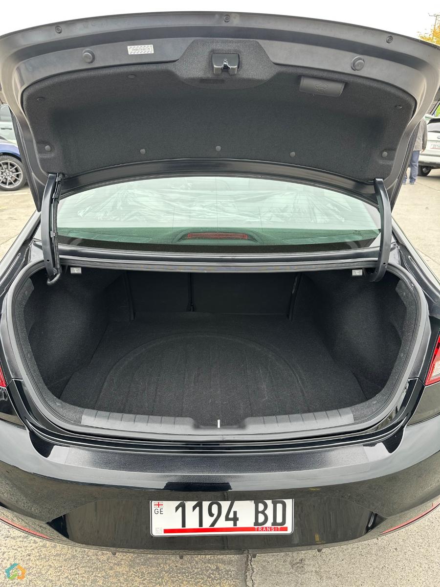 Hyundai Elantra - image 11