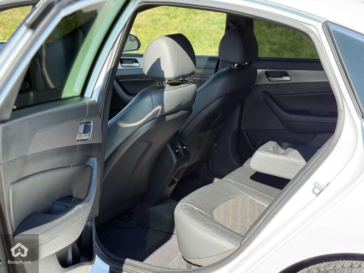 Hyundai Sonata 2.4 Sport - image 14