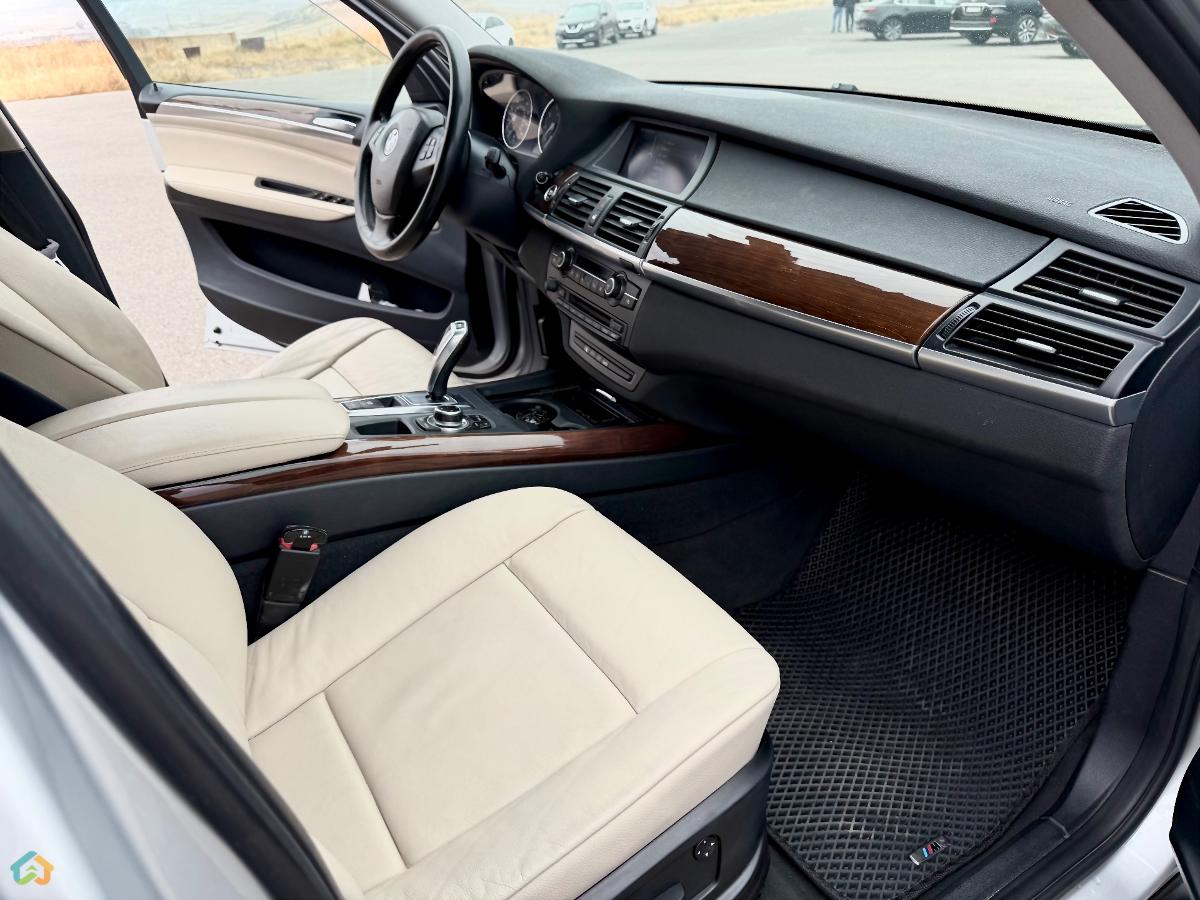BMW X5 - image 8