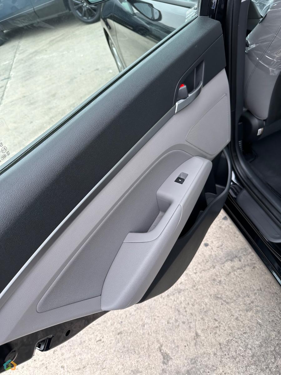 Hyundai Elantra - image 10