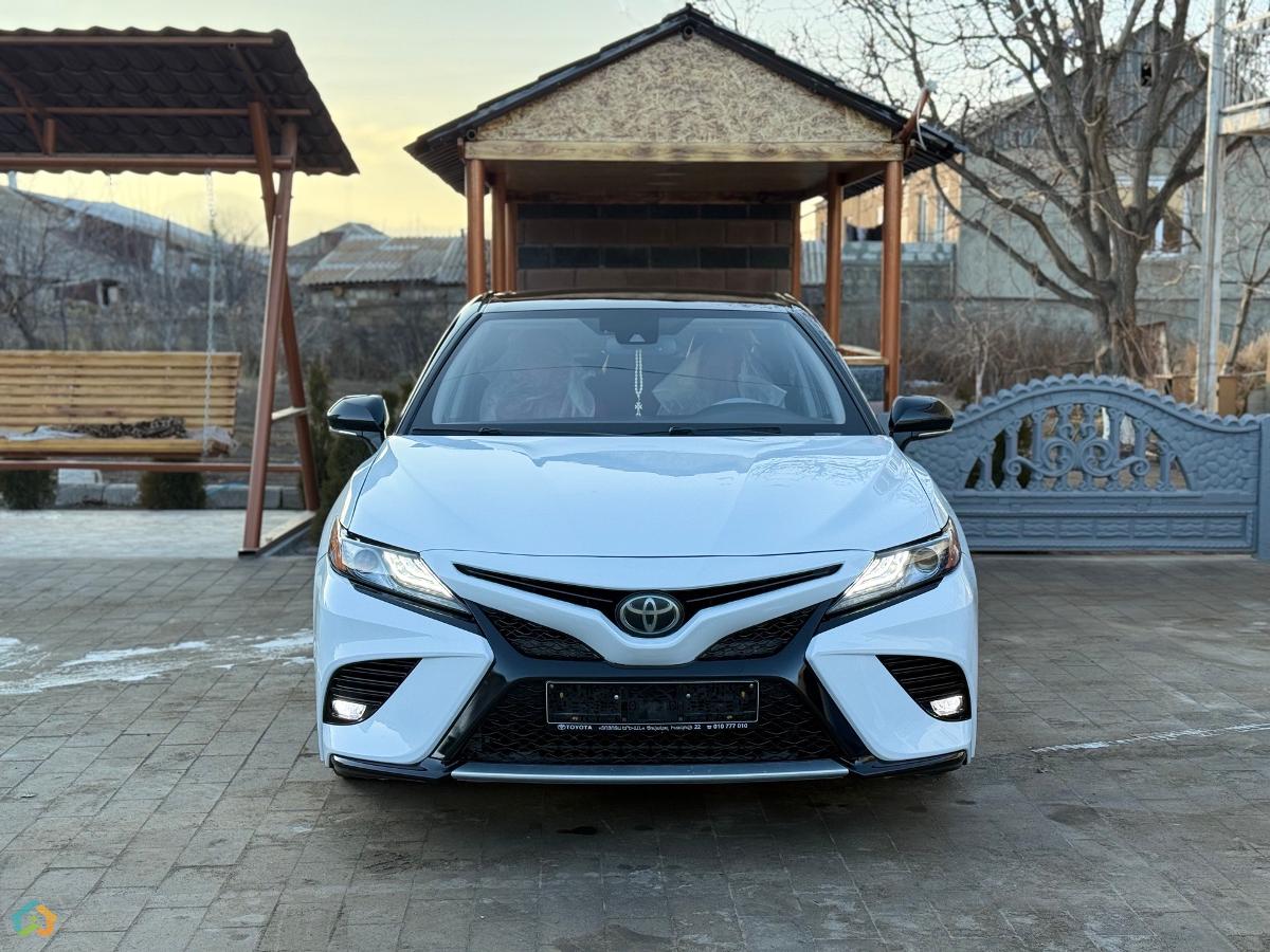 Toyota Camry V70 Xse - image 6