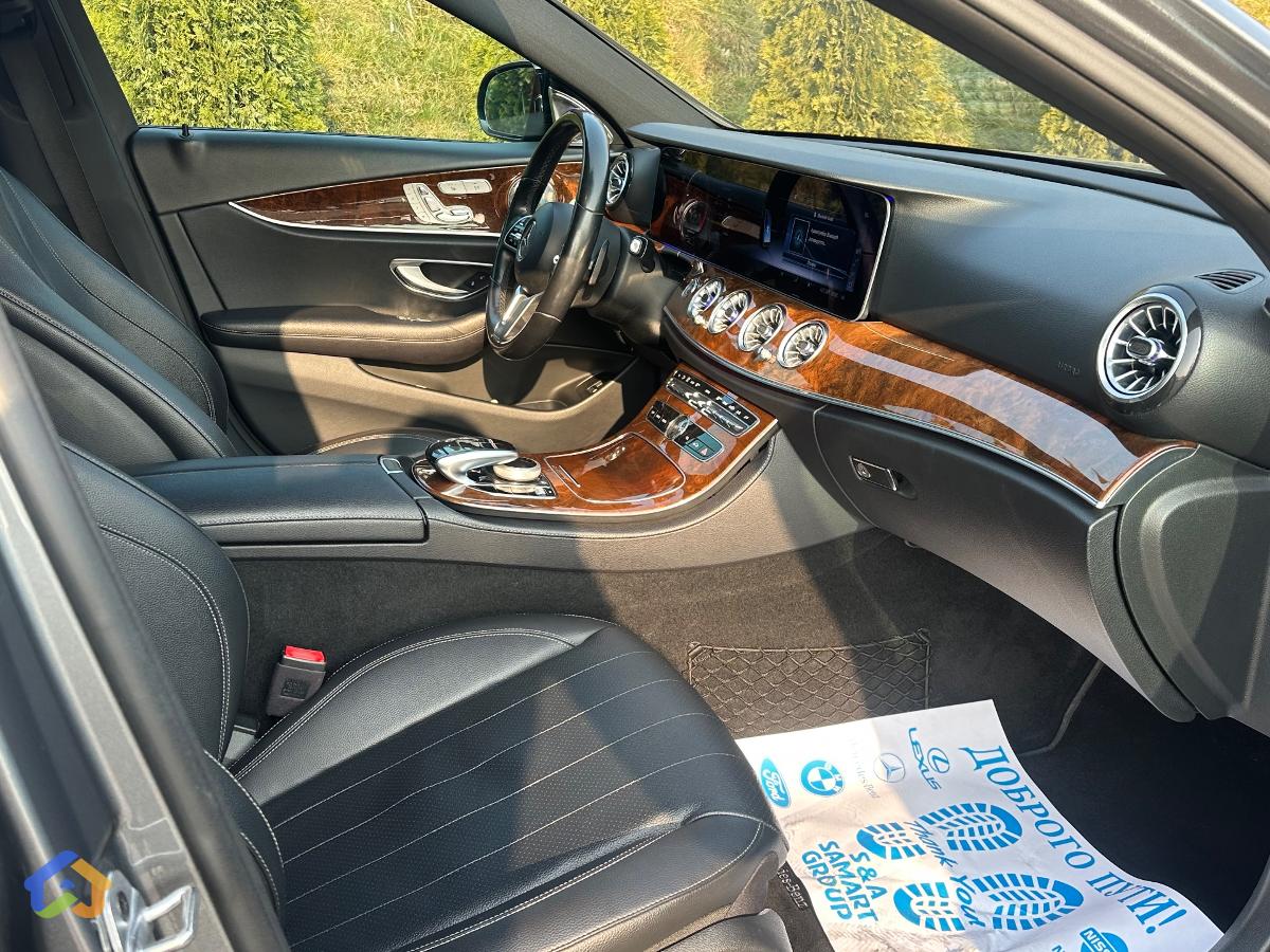Mercedes E300 - image 11