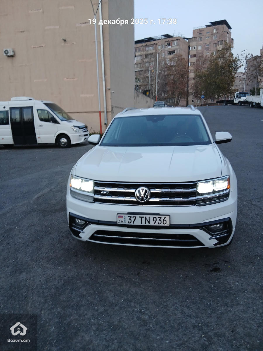 Volkswagen Atlas R-Line  - image 9
