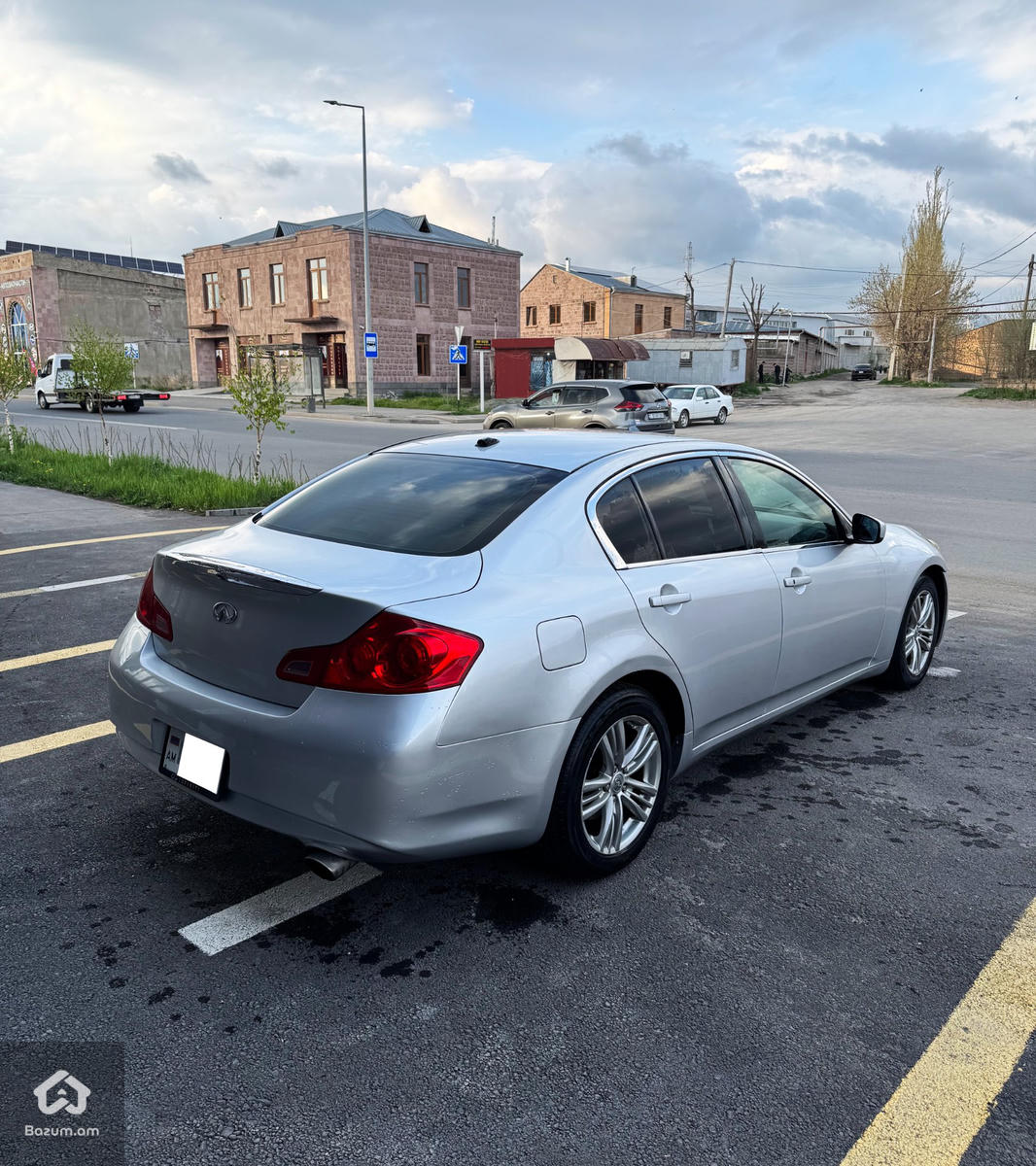 Infiniti G37 - image 3