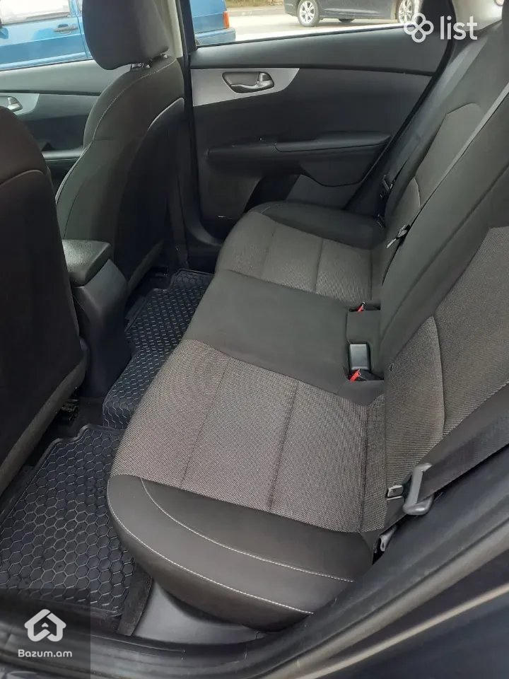 Kia Forte - image 9