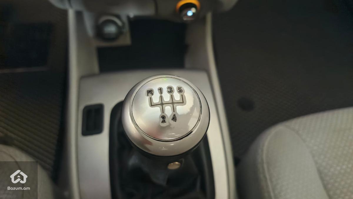 Hyundai Sonata NF - image 13