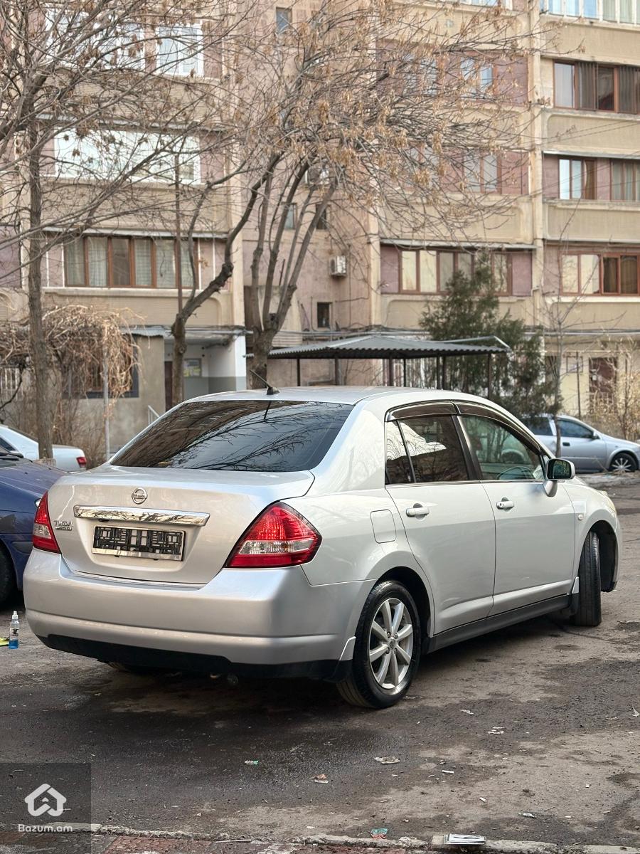 Nissan Tiida - image 3