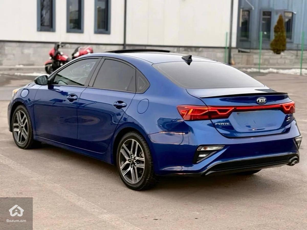 Kia Forte S - image 6